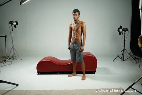 Tough guy Phoenix and stud Unlimited Creamz have a good oral sex