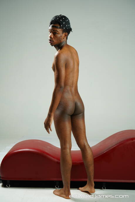 Tough guy Phoenix and stud Unlimited Creamz have a good oral sex