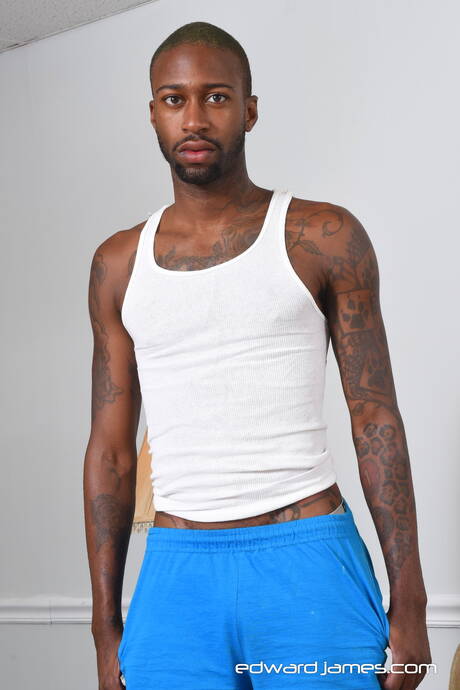 I famosi americani, il robusto Blaine Porter e il duro Hot Rod si scopano il culo dopo averlo succhiato