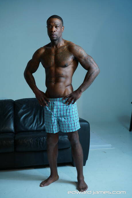 Husky facet Quake i przystojniak Bobby Beast w gorącej homoseksualnej scenie