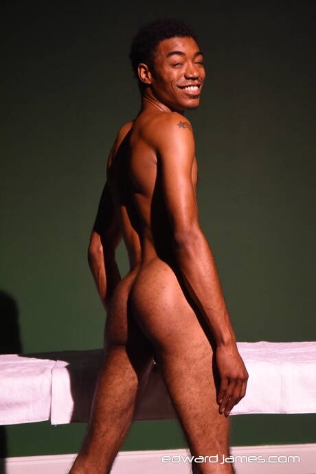 Americani sexy, il duro Blaine Porter e il super stallone Sleepy Reed si spogliano e mostrano il loro culo caldo