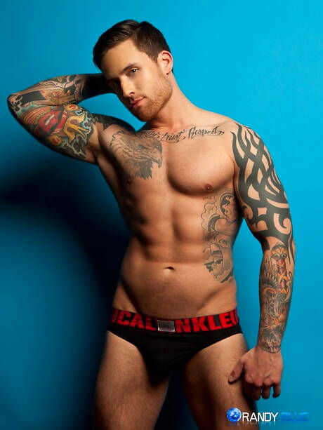 Hot guys Austin Wolf, Chris Rockway and Jordan Levine have 3some anal sex