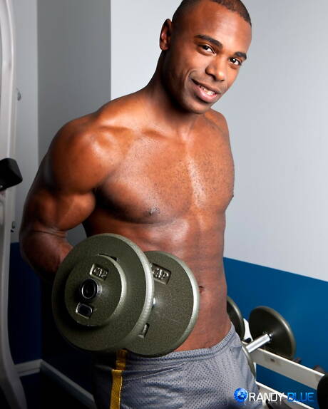 Il bel ragazzo americano Christopher Ashlee e lo stallone Josh Conners in un duro sesso anale interrazziale