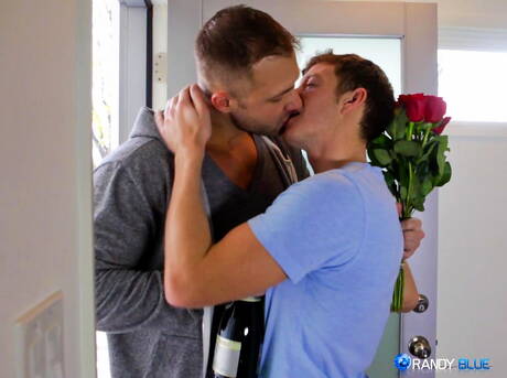 American husky guy Austin Wolf and canadian muscular Jayden Tyler fuck after dick sucking