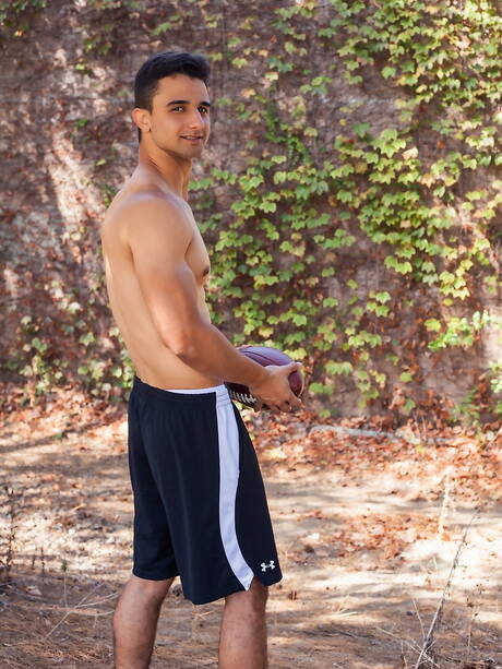 Randy Blue: American hunky guy Brett Swanson and  Ezra Finn have a hot couple scene outdoor