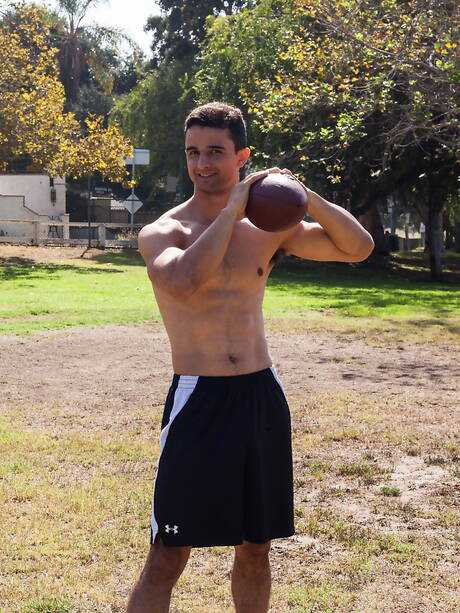 Le beau mec américain Brett Swanson et Ezra Finn ont une scène de couple torride en extérieur