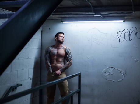 Angel Santiago e il ragazzo husky americano Zane Porter fanno un bel sesso anale