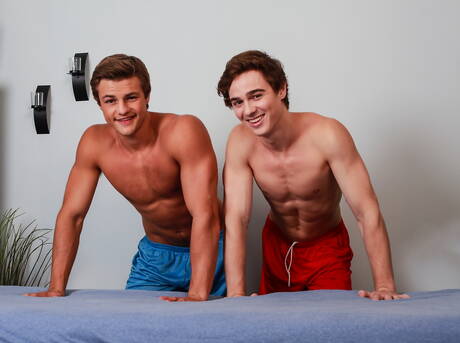 I bravi ragazzi americani Charlie Pattinson e Justin Owen si fanno un bel sesso anale