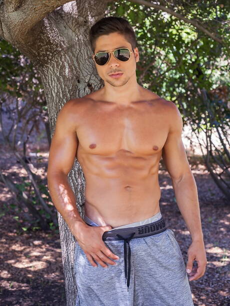 Randy Blue: Italian muscular Fabio Acconi having a pleasure outdoor