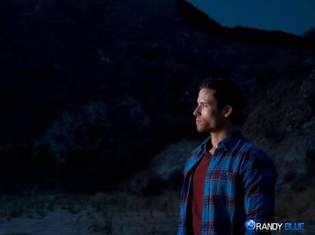 Les copains méchants Cameron Marshall, Ian Parker et Jordan Levine ont des relations sexuelles anales à trois en extérieur