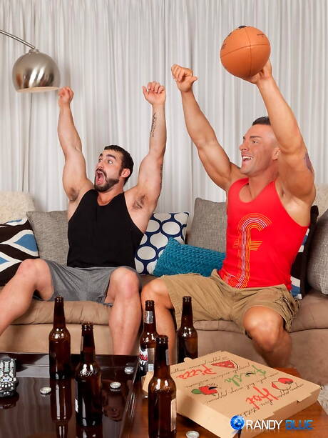 Les beaux mecs américains musclés Braden Charron et l