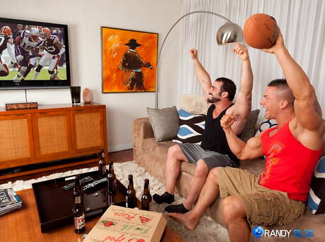 Les beaux mecs américains musclés Braden Charron et l