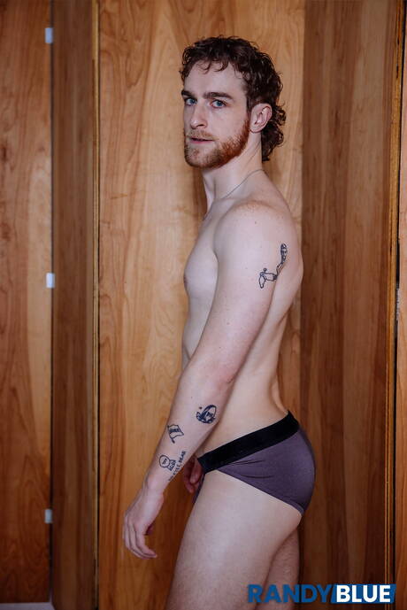 Der junge Amerikaner Lane Colten und der Muskelprotz Mack Mahoney lutschen und vögeln sich gegenseitig