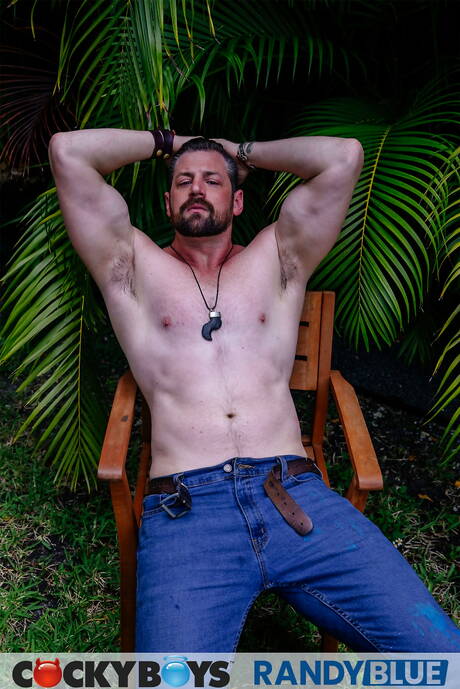 Two american dudes strongman Andrew Stark and strong bull Greyson Myles have a good sex in hot shower