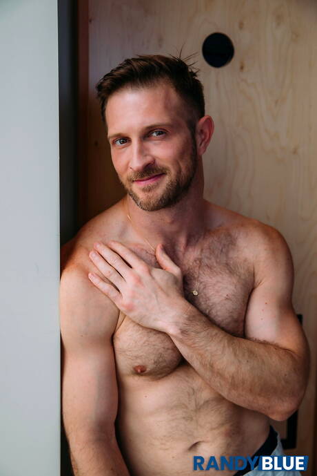 Der starke amerikanische Bulle Paul Wagner und Rustin Low haben guten Sex