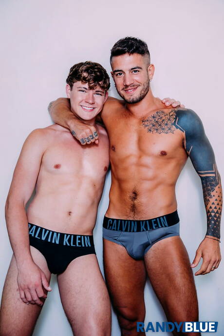 Gorące Amerykanki, krzepki facet Alex Ink i dobrze zbudowany Oliver Marks prezentują solidne ciało