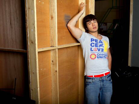 Der gut gebaute Justin Blakely und der attraktive Micah Brandt haben einen guten Oralsex zwischen verschiedenen Rassen