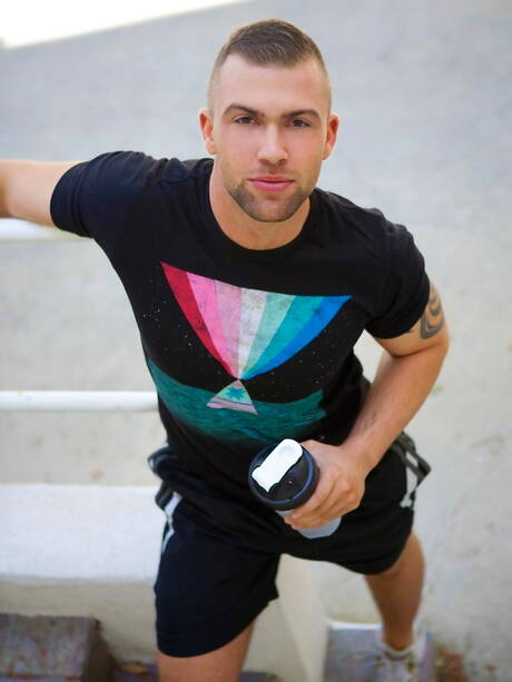 タフガイのジャクソン・ケールとアメリカのタフガイ、トレント・デイビスが異人種間のチンコしゃぶりシーンで共演