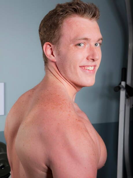 Kulturysta Trevor Snow pokazuje silne ciało