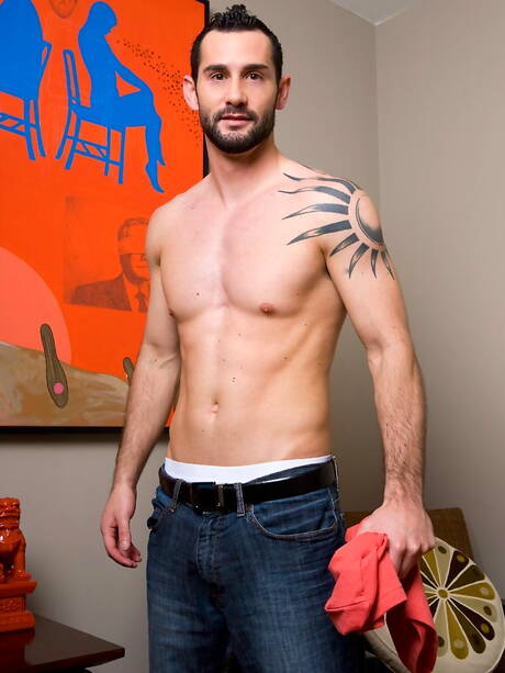 Bodybuilder Trevor Cash playing with dick