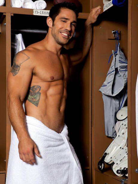 Les garçons américains sexy Cayden Ross et le beau Riley Price dans une baise anale torride