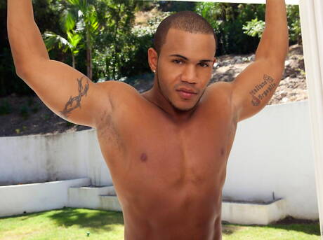 Ebony muscular Curtis Mccoy get naked and showing nice ass outdoor