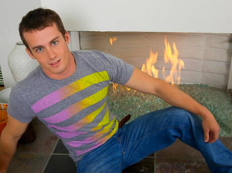 Sterke man David Monroe trekt zijn pik af