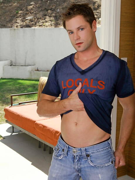 American young dude Eric Blaine and canadian stud Malachi Marx in hot anal sex