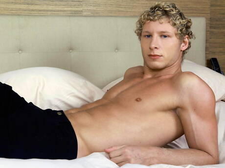 Alexander Kudrov and american bodybuilder Nicco Sky in hot anal sex outdoor