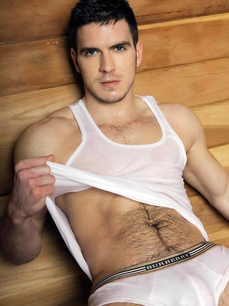 Bodybuilder Patrick Obrien jerk off in bathroom