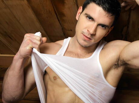 Bodybuilder Patrick Obrien jerk off in bathroom