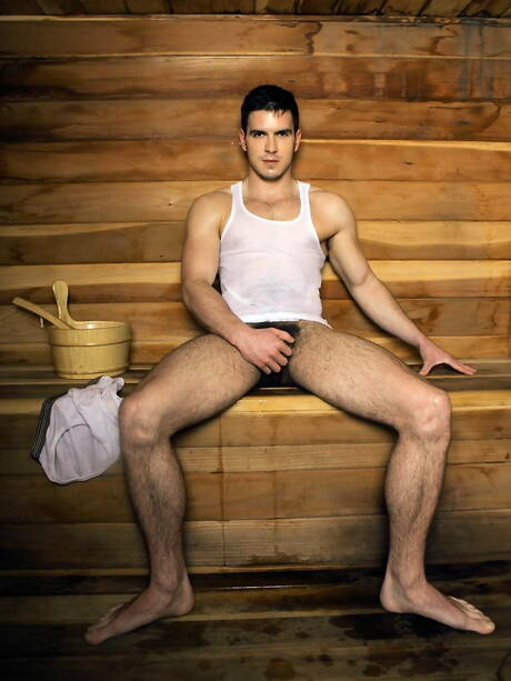 Bodybuilder Patrick Obrien jerk off in bathroom