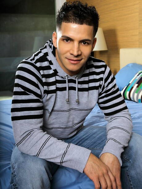 Der Latino-Schönling Jorge Fusco und der amerikanische Superhengst Trent Davis in einer Schwanzlutsch-Szene