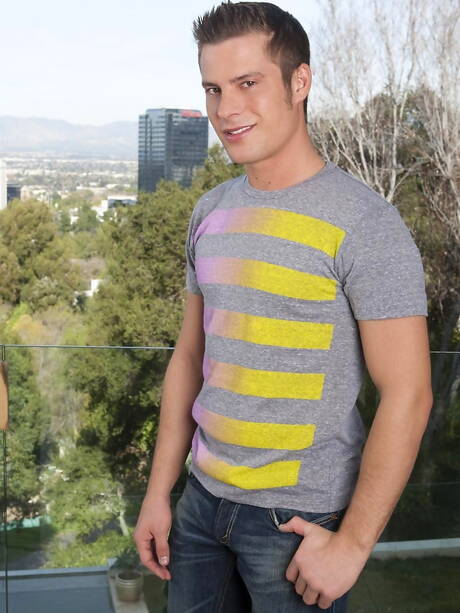 Sexy guys Dallas Evans, Nicco Sky and Xander Scott have a hot 3some sex outside