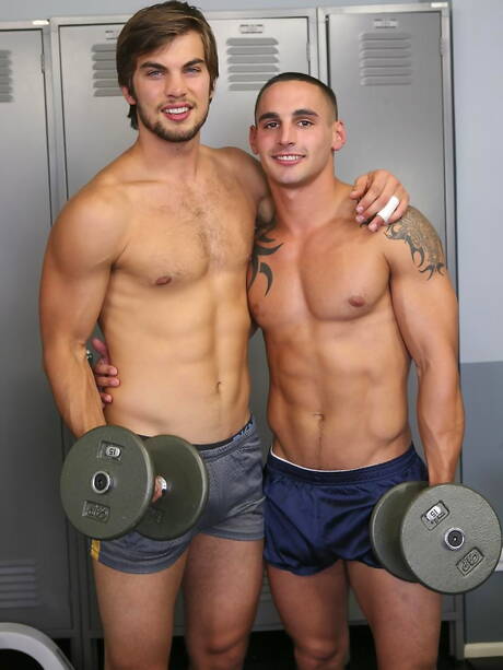 Eddie Renzo and canadian husky guy Malachi Marx have a good oral sex