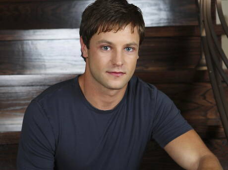 Randy Blue: Il super stallone americano Eric Pryor si masturba il cazzo