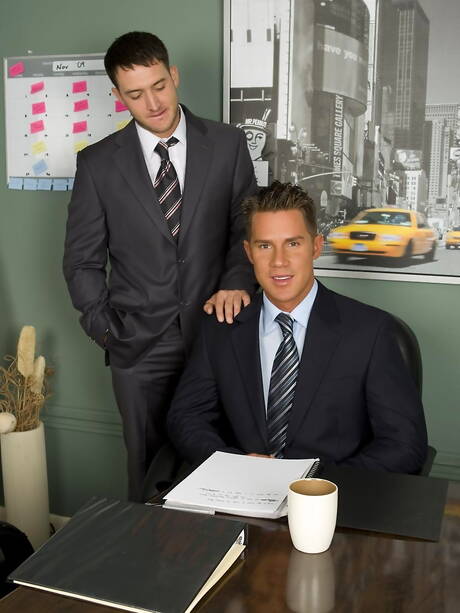 O fisiculturista americano Benjamin Bradley e o supergaranhão Mike West fazem sexo gostoso