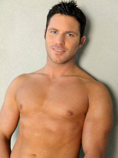 Le beau gosse américain Andrew Stark et le beau gosse Travis James dans une action homosexuelle torride en extérieur