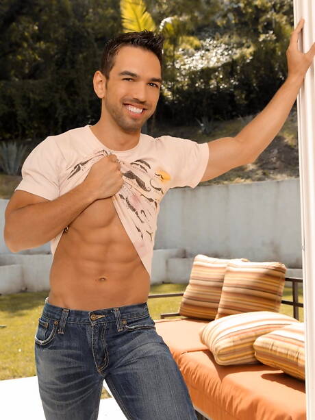 Der Latino-Muschi Jorge Fusco und der attraktive Latino-Typ Lucky Daniels haben es draußen krachen lassen