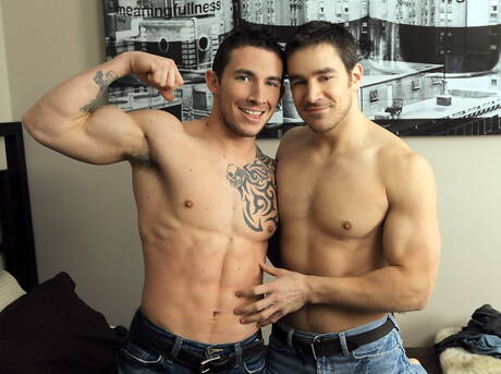 Die netten amerikanischen Bodybuilder-Kumpel Chris Rockway und Bull Richard Pierce bohren einen Arsch