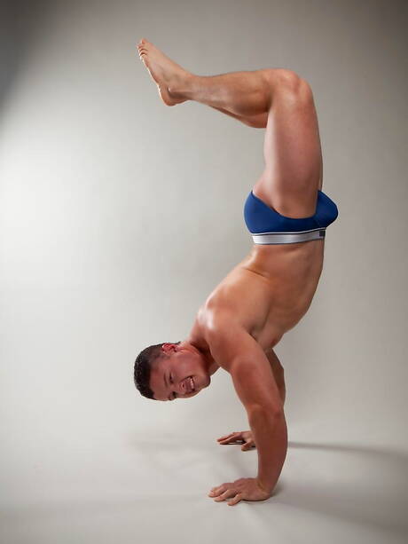 Bodybuilder Sergio King masturbiert