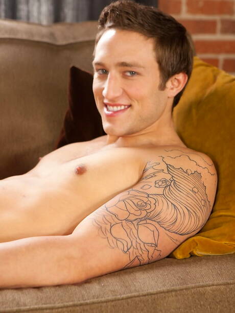 硬漢塔克·韋德戲弄他的雞巴