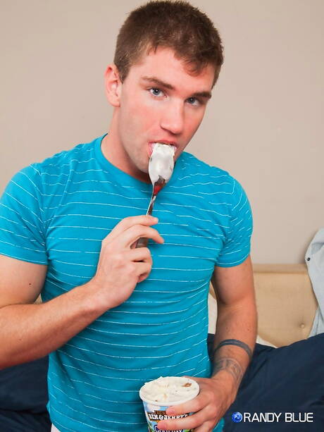 American pornstars muscular Cody Lake and superstud Nicco Sky fuck ass after sucking cock