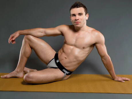 強壯的公牛蒂姆·格雷森正在挑逗他的雞巴