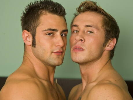 Der nette amerikanische Muskelprotz Blake Riley und der gut gebaute Ryan Rockford bei einem heißen Arschfick