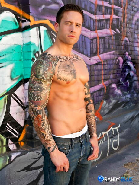 American stars husky guy Chris Bines and superstud Jordan Levine in cock sucking scene outside