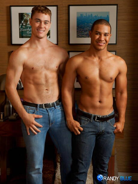 ホットな仲間コール・マーカムと官能的な少年ロス・リードが熱い異人種間のセックスをする