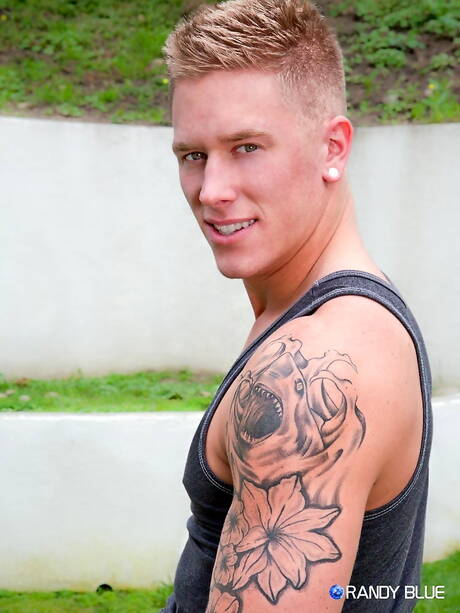 大力士 Cole Markum 和身材魁梧的 Spencer Jones 在戶外做愛