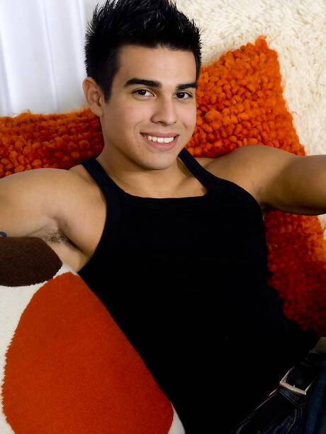 Attractive buddy Cody Springs and attractive guy Taylor Banks do a handjob