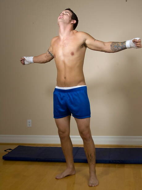 Randy Blue: Well-built Brodie Jackson undressing and showing nice butt